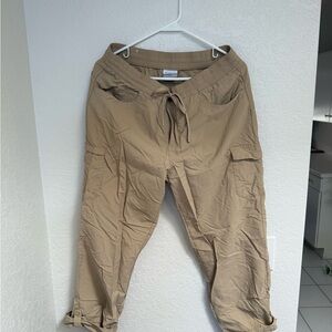 Columbia women’s large Tan Cargo Jogger Pants